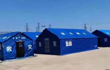 Ang Tangshan Pengcheng Outdoor ay malalim na nasangkot sa standardisasyon ng mga proseso ng tent para sa pagtulong sa sakuna, pagbuo ng solidong de-kalidad na linya ng depensa para sa mga emergency na supply.