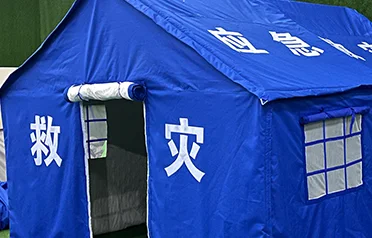 Anong tela ang dapat piliin para sa mga outdoor disaster relief tent upang makayanan ang iba't ibang uri ng malupit na panahon?